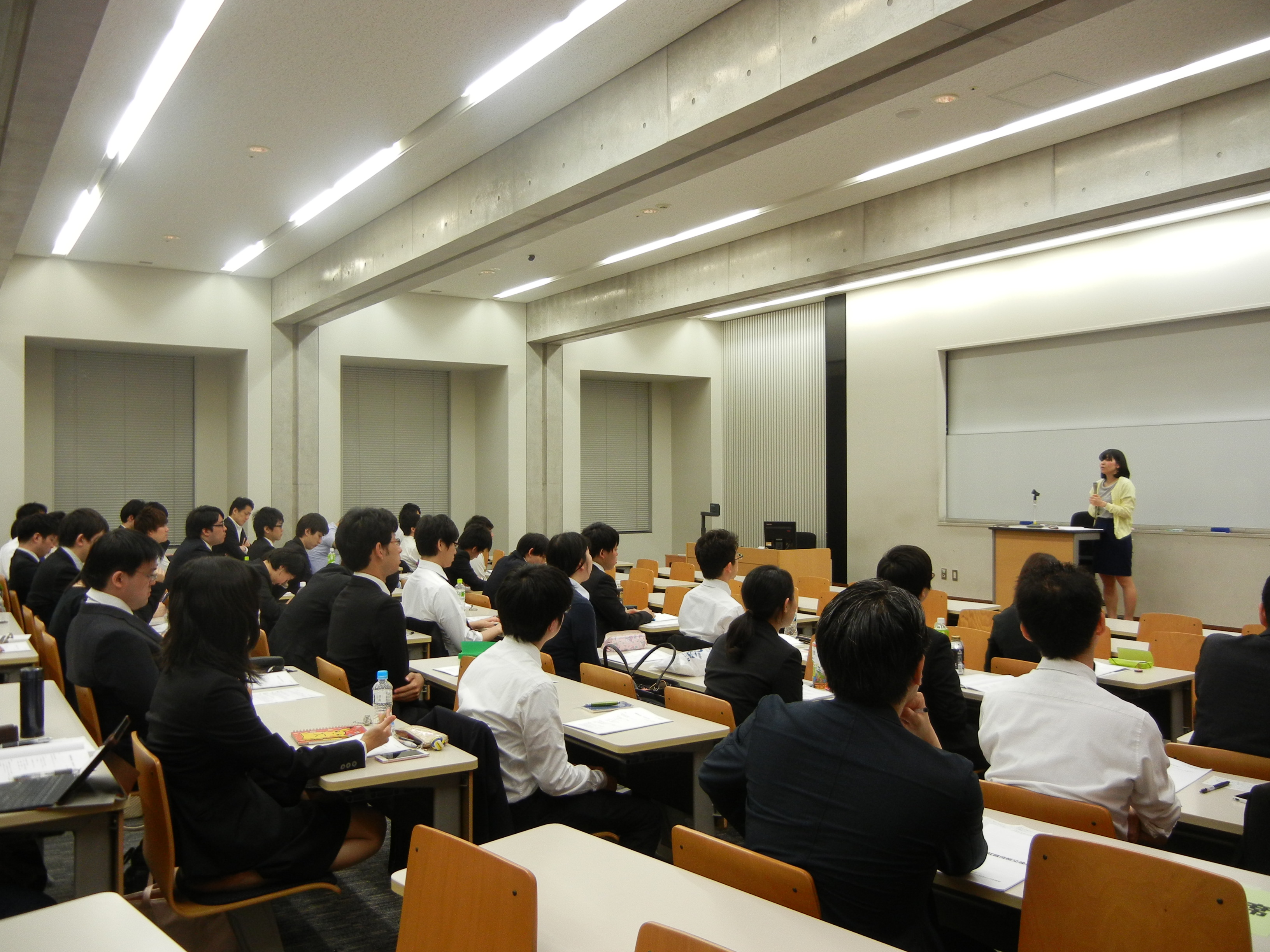 「就職情報交換会2016」を開催しました – 早稲田大学 法務教育研究センター