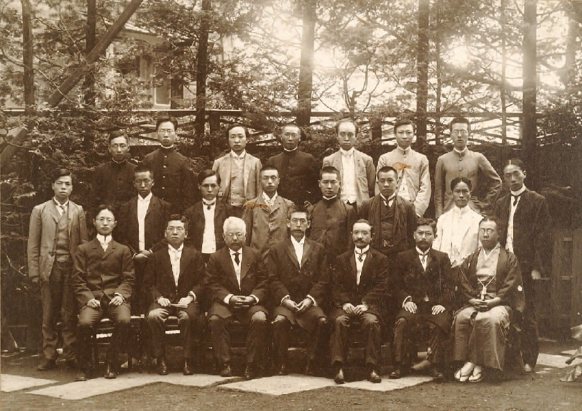 高田早苗・塩澤昌貞と清国留学生(1906年頃)