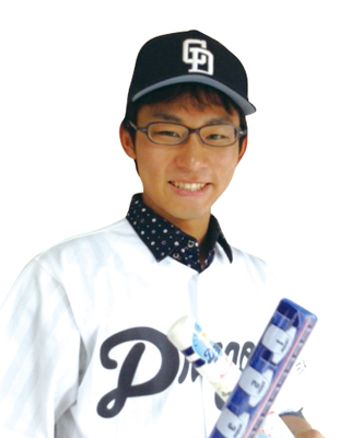 幹事長 教育学部3年 浜本 駿