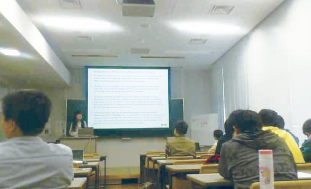 ゼミの風景。研究室は留学生の数が4/5を占めており、留学生と多く接することで国際性が磨かれていると感じています