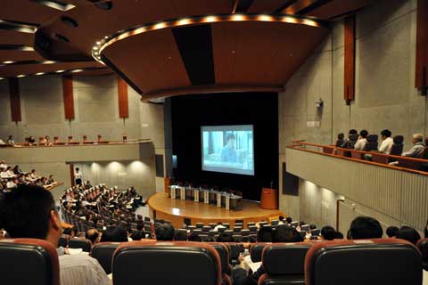 120606_forum1