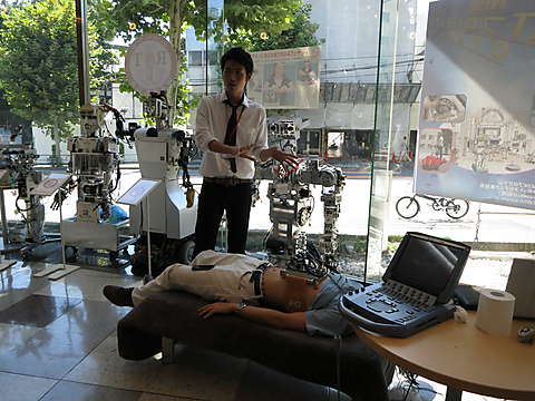 遠隔操作で超音波診断の出来るロボットFASTele-1