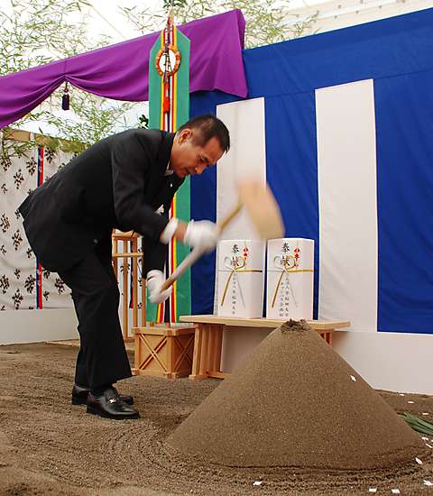 総長による鍬入