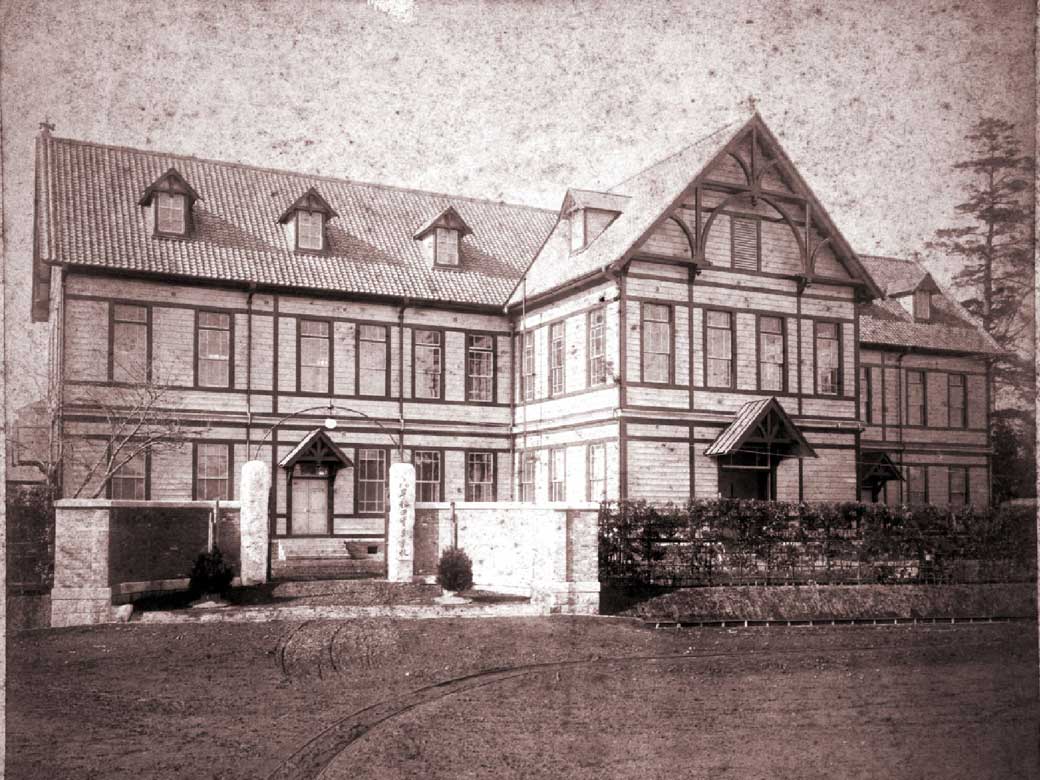 大学部商科・早稲田実業学校校舎（1905年1月） 大学史資料センター 写真データベース B58-01
