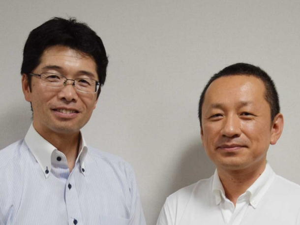 奨学課長 岡崎成光(右) 奨学課 髙澤信一(左)