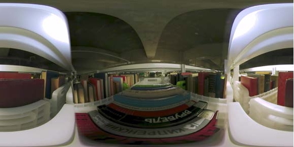 360°映像の例(中央図書館 自動書庫内で撮影)