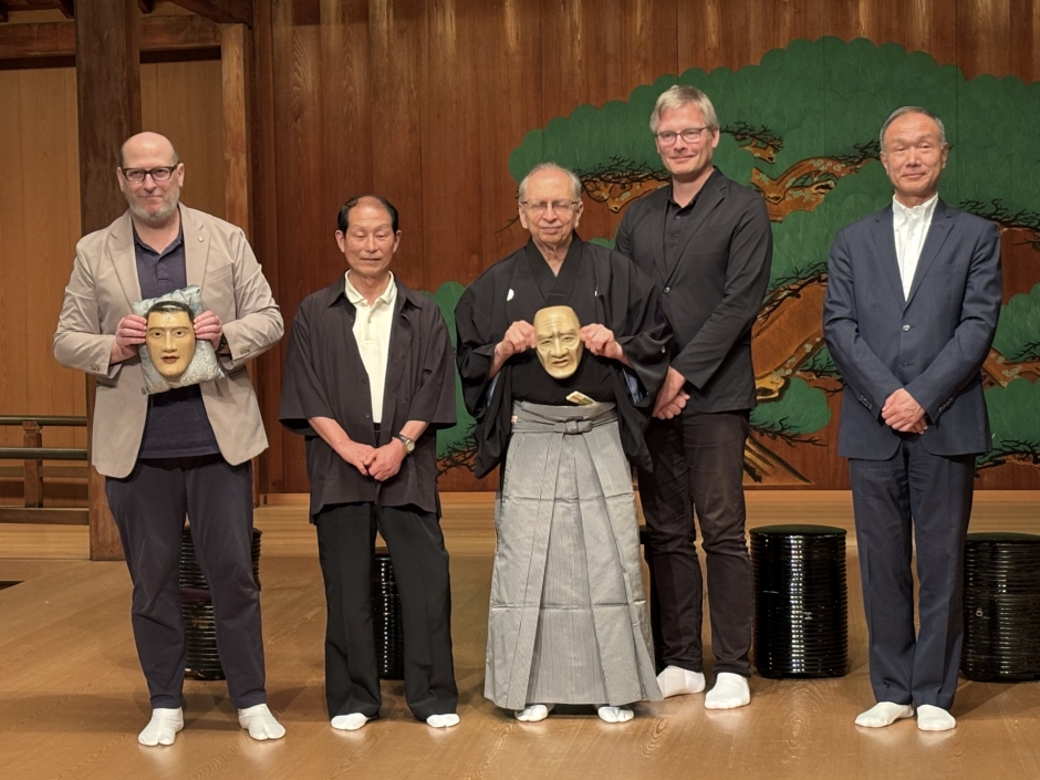(左から)<br />
ジョン・オグルビー氏、松井彬氏、リチャード・エマート氏、Michael Emmerich教授 、十重田裕一教授