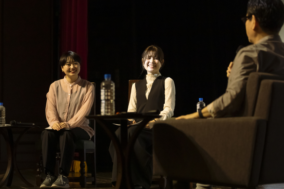 文化推進学生アドバイザーとは、さまざまな文化イベントを企画、運営する早大生。読書や言葉を大切にしたいという思いから、企画をたちあげ、重松先生に相談し、本イベントを実現した 