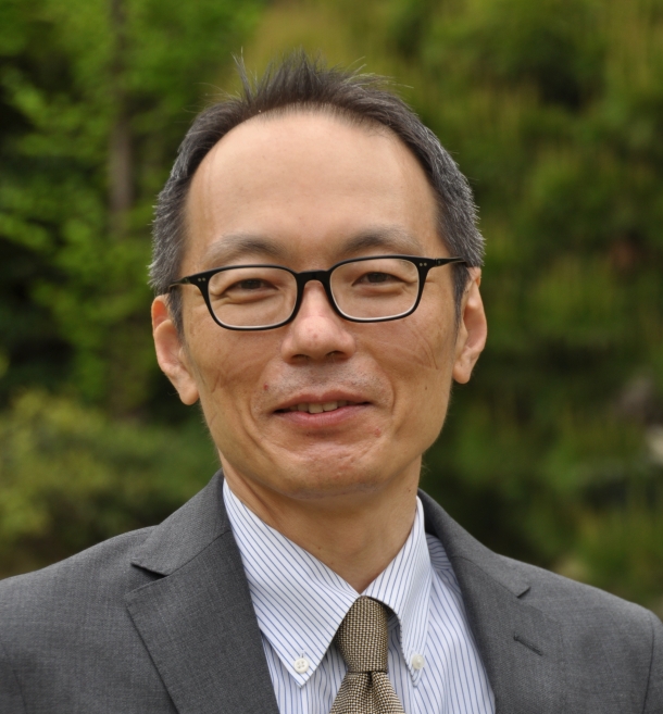 国際文学館館長 麻生享志
