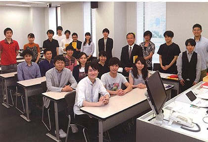 AERAムック本　「大学院通信制大学2018」に秋葉賢一教授担当科目「財務会計基礎ワークショップ」が表紙に紹介されました