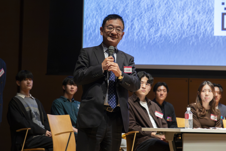 商学学術院　中出哲教授