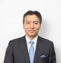 　　■専門分野<br />
　　　コーポレートファイナンス、応用ファイナンス<br />
<br />
　　■略歴<br />
　　　東京大学経済学部卒業、ハーバード大学経営大学院修士（MBA）。<br />
　　　東京銀行を経て、１９９５年にUBS銀行入社、１９９８年から２０１０年までUBS証券会社投<br />
　　　資銀行本部長を務める。数々の民営化案件、IPO、株式の公募増資、大型M&A案件を自ら手<br />
　　　掛ける。日本の投資銀行業界において、草分け的インベストメントバンカーとして<br />
　　　知られる。<br />
　　　２０１１年に一橋大学大学院国際戦略研究科特任教授、２０１２年に同教授。２０１７年に<br />
　　　同大学院EMBAプログラムを創設しプログラム・ディレクターに就任。２０２１年９月より<br />
　　　早稲田大学ビジネス・ファイナンス研究センター研究院教授。<br />
<br />
　　■主な対外活動<br />
　　　三井住友トラストグループ 社外取締役<br />
　　　三井住友海上火災保険株式会社 社外取締役<br />
　　　J-POWER（電源開発株式会社）社外取締役