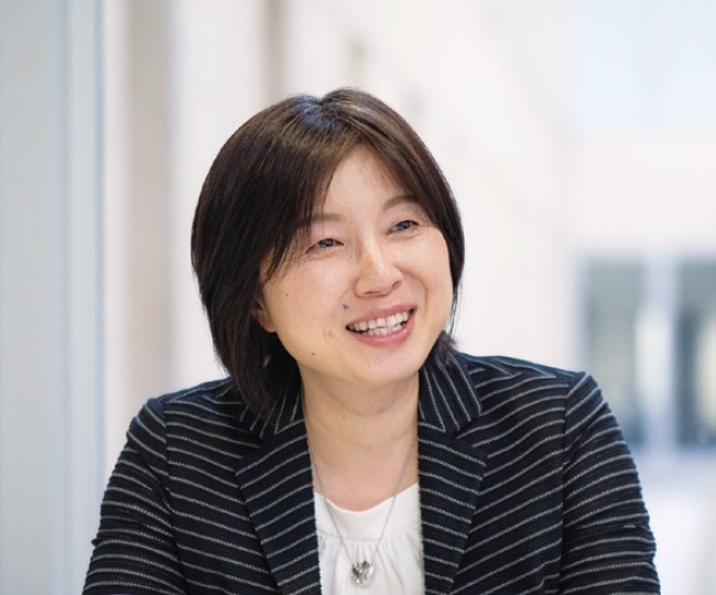 成島 由美さん<br>夜間主プロフェッショナル<br>（マネジメント専修）<br>大妻中学高等学校校長