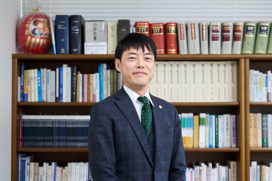 弁護士・阿部克臣　日々勉強、全力で目の前の被害者たちを救う