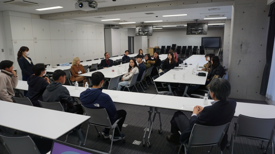 早稲田大学高等学院での視察と高校生とのディスカッション風景