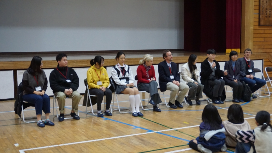 荒川区立第四峡田小学校の視察と小学生との交流