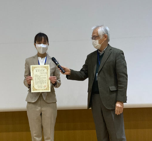 優秀発表賞を受賞した岩崎さん(元人間科学学術院助教)