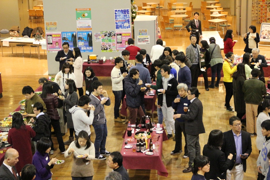 12月19日（火）人間科学学術院、スポーツ科学学術院（合同開催）外国人留学生および教職員の懇親会を実施しました