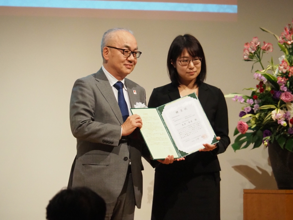 人間科学研究科博士後期課程の丸井朱里さんがテルモ生命科学芸術財団助成金の研究開発助成の代表者として登壇しました