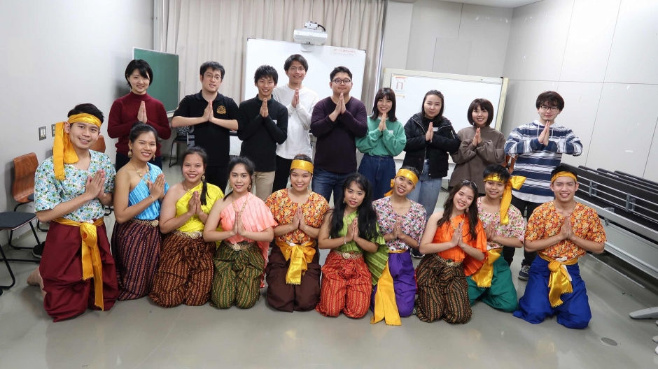 交流事業「さくらサイエンスプラン」にもとづき、タイ・パンヤピワット経営大学から生徒を招へいしました