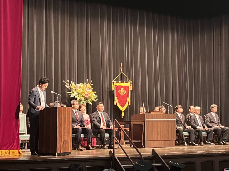 大隈記念講堂(大講堂)での人間科学部卒業式・大学院人間科学研究科修了式