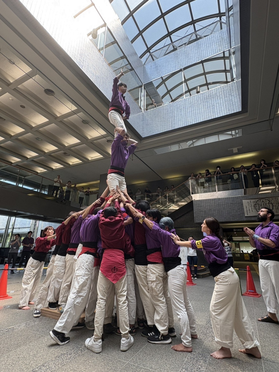 多世代交流企画として、「人間の塔」（Castells）のワークショップを所沢市役所市民ホールで開催しました