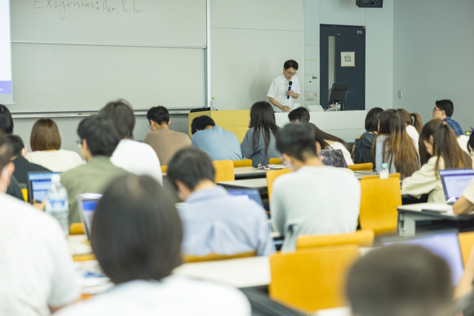 授業紹介: Introduction to Macroeconomics