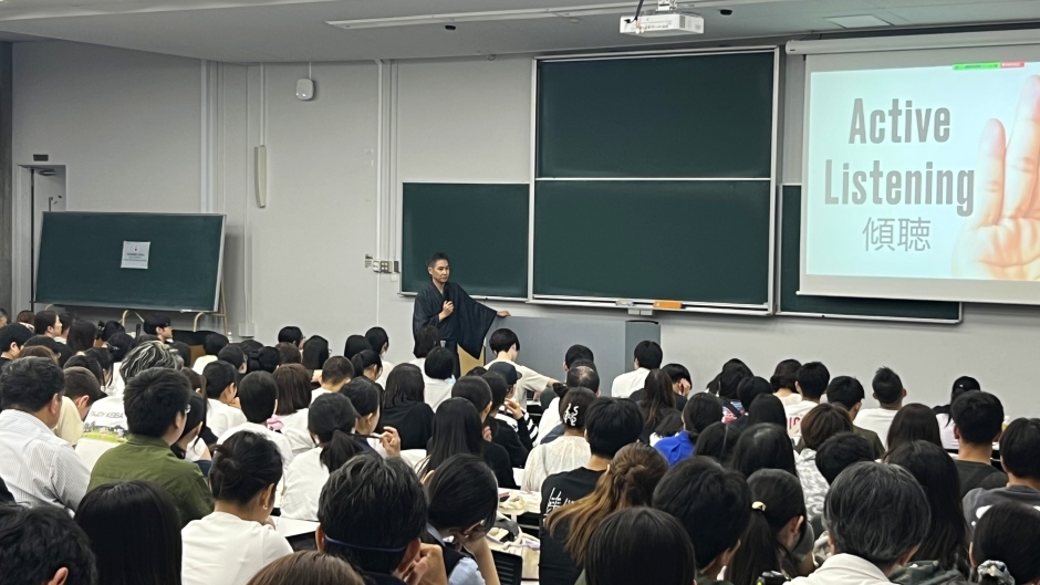 Youth and Peacebuilding: Can Teenagers Change the World?（上杉 勇司 教授）