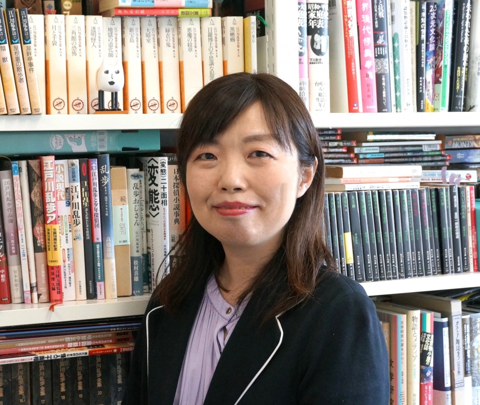 「〈大衆〉が求める物語の構造――何を、どのように、誰に向かって語るのか？」文化構想学部　小松史生子教授（新任教員紹介）