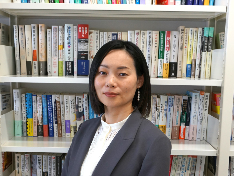「“見られること”の苦しみから社会を問う」文化構想学部　西倉実季教授（新任教員紹介）