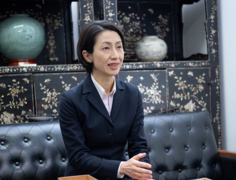 山本聡美 造形作品と向き合い、ものを介して見える人間や社会の姿を追う