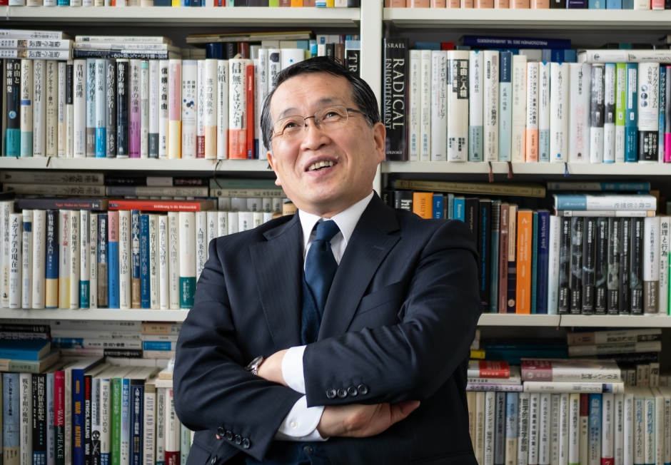 私たちの日常にある善悪の考え方や道徳、倫理の根拠を追究する【哲学分野】御子柴善之教授