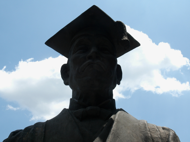 卒業生・退学者の方へ（第一文学部・第二文学部・学芸員夏季講座受講生もこちらへ）