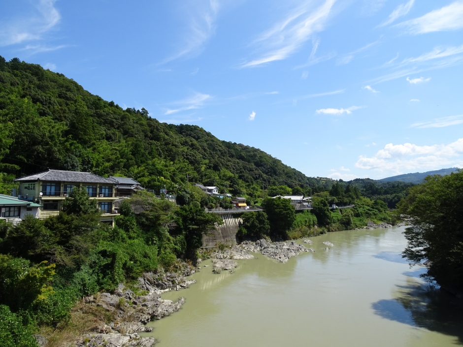 「日本の中世を考える、日本を中世で考える」文学部　下村周太郎准教授（新任教員紹介）