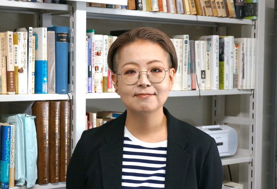 「時代と社会の感受性を読み解くために」文学部　鈴木貴宇教授（新任教員紹介）