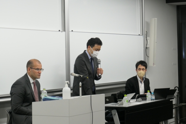 松澤法学学術院教授が講演の趣旨を説明