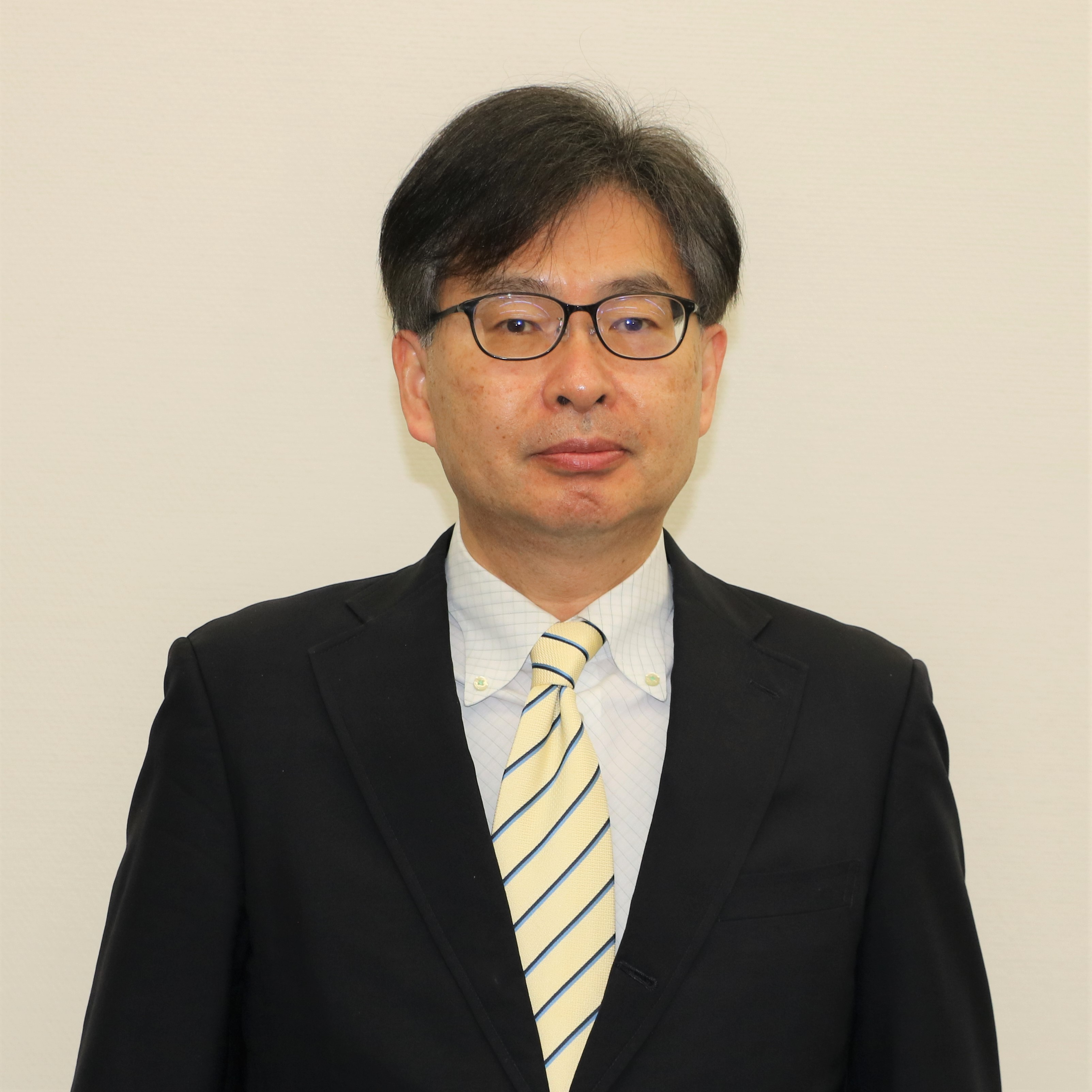 肥塚　肇雄