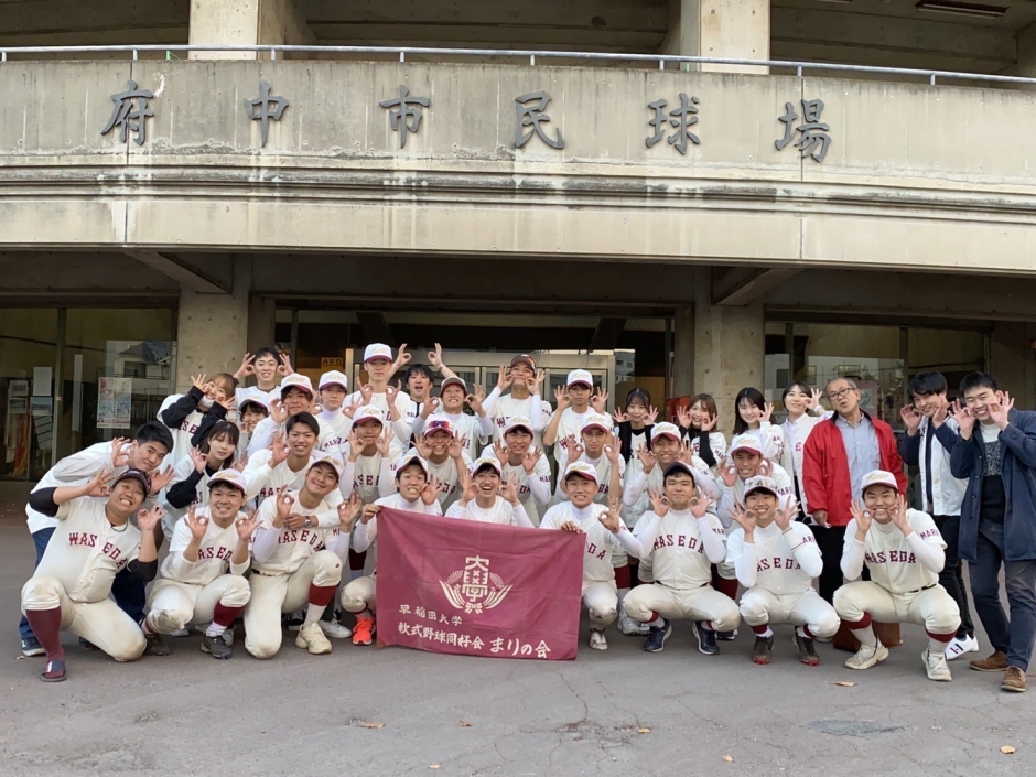 所属していた軟式野球サークル、第40回関東大学軟式野球同好会選手権大会に出場した時の写真<br />
(前から2列目、左から2番目が本田さん)