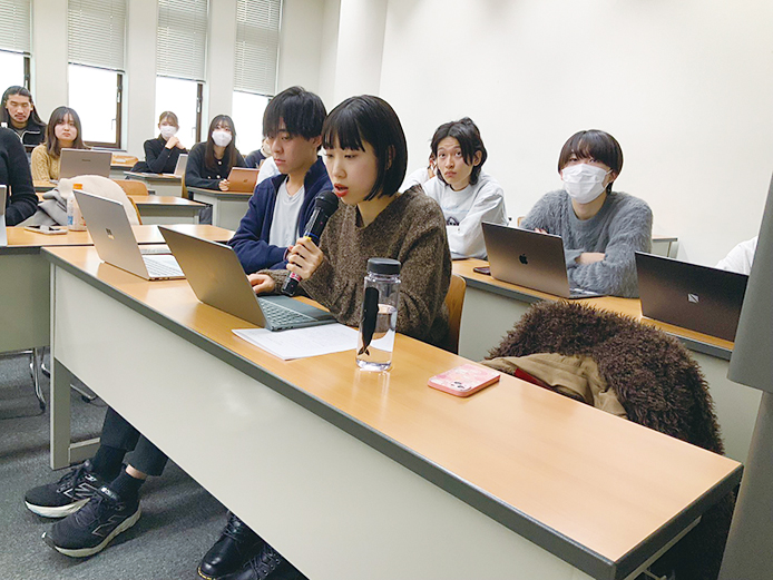 ゼミでの発表の様子。