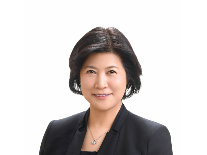 ソジエ内田 恵美　教授（SAUZIER UCHIDA Emi）