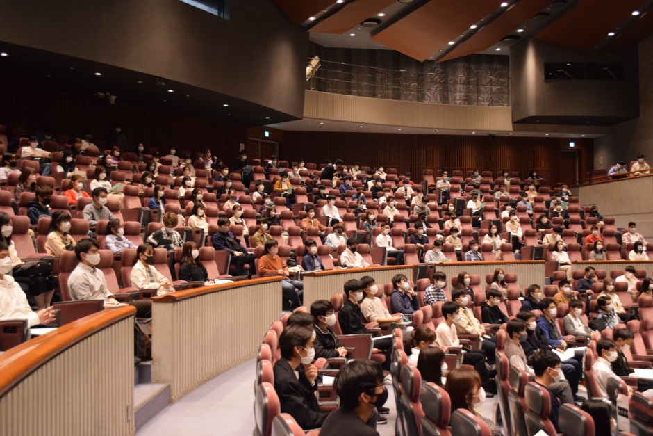 早稲田大学政治経済学部 新入生歓迎シンポジウムが開催されました