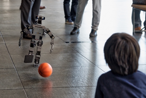 「ロボットフェスティバル」にはユニークなロボットが集いました 。