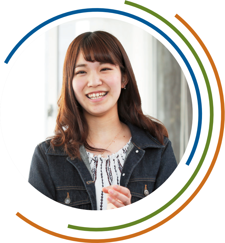 先進理工学部 応用化学科 4年。広島県出身。ブロック共重合体を用いた機能膜への応用を研究している。化学を通して商品開発に携わるのが夢。