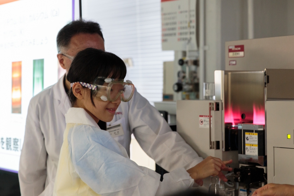 台湾の小学生が西早稲田キャンパスの実験室を訪問 ～科学で世界とWASEDAをつなぐ～