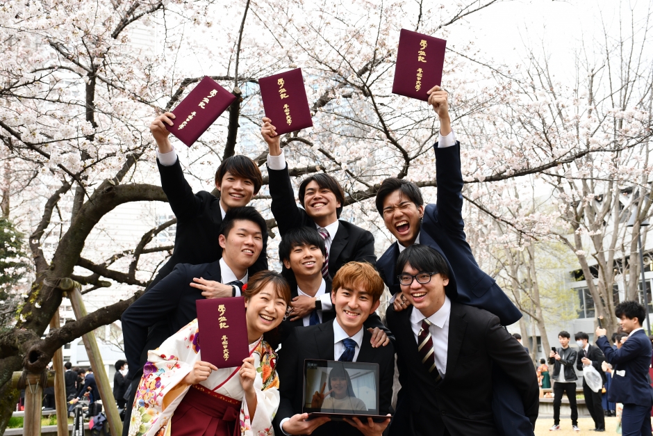 ご卒業・修了おめでとうございます。2021年度学位授与式が行われました。