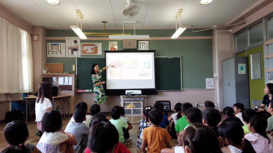本庄市立中央小学校での国際理解授業講師体験