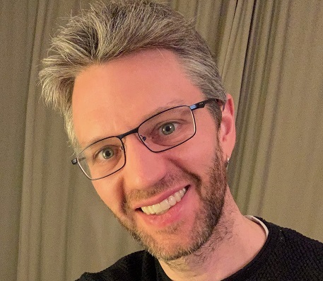 Short course on Nonabelian Hodge theory