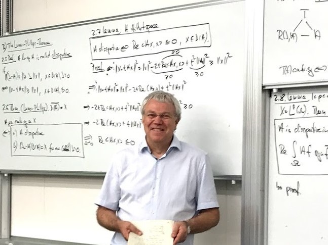 Special Lecture on Mathematical Fluid Mechanics