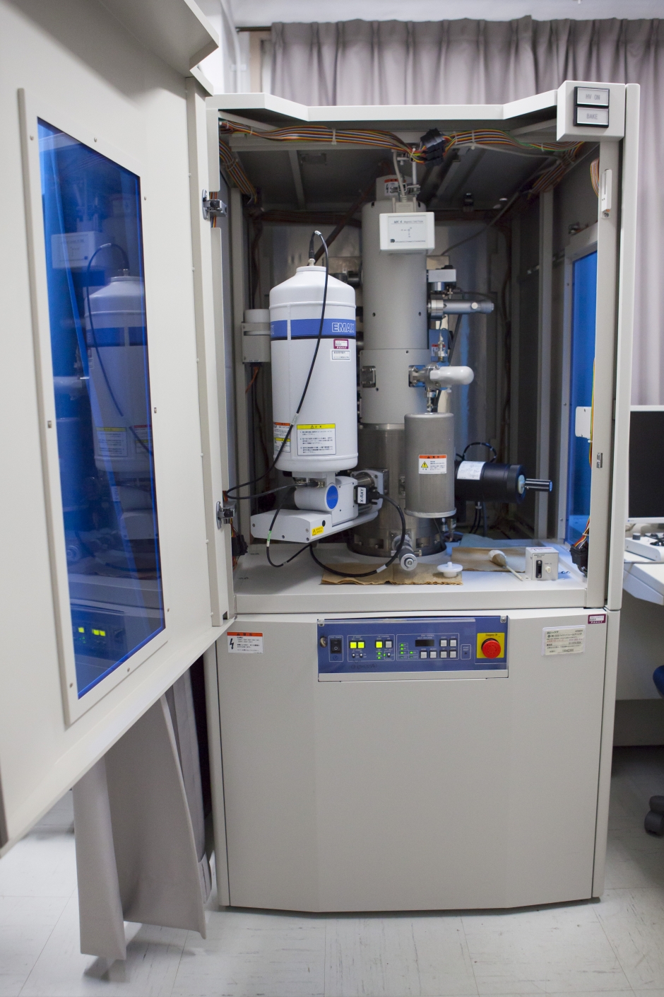 電界放出形高分解能走査電子顕微鏡