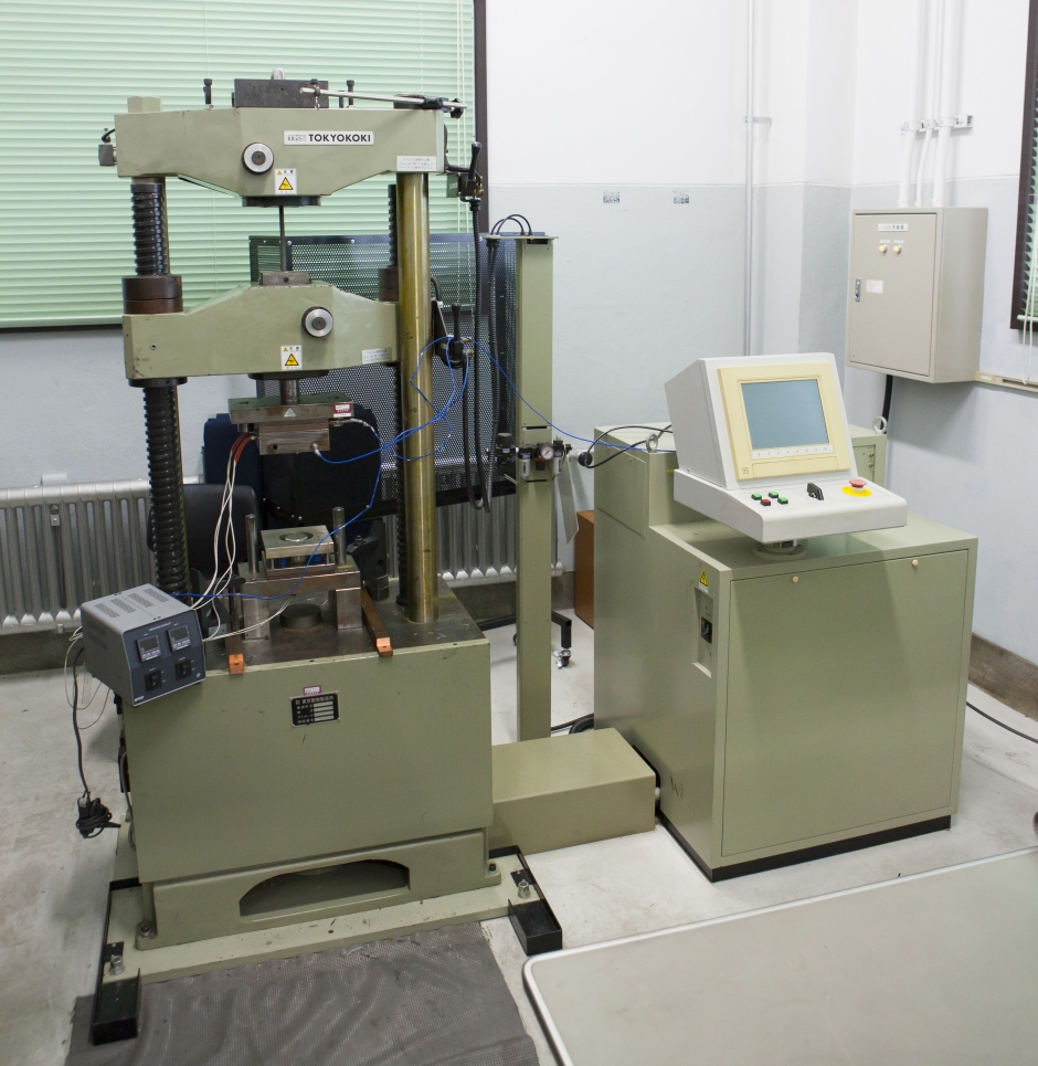 デジタル計測制御式万能材料試験機 RU300DN-TK21：東京衡機